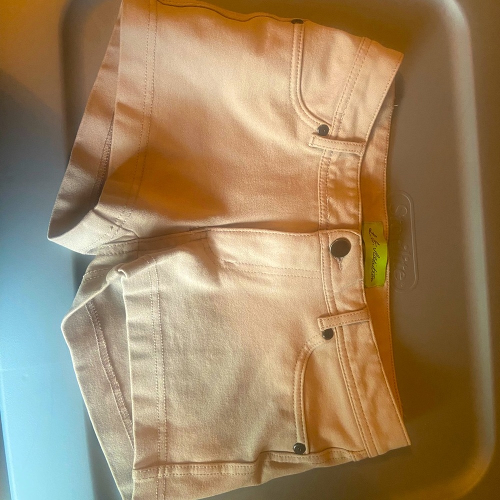Woman’s Khaki shorts